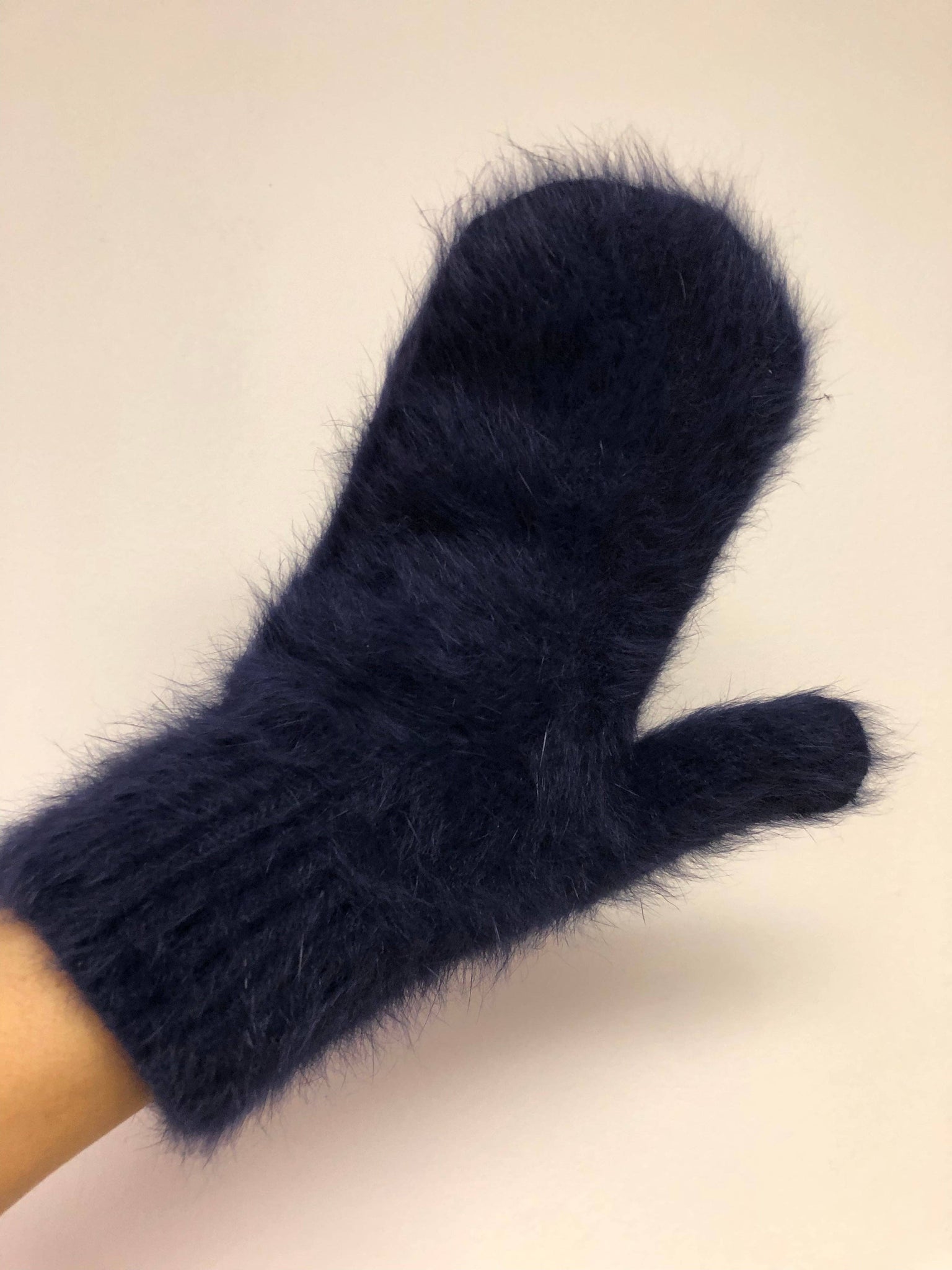 FLUFFY ANGORA MITTENS - neutral