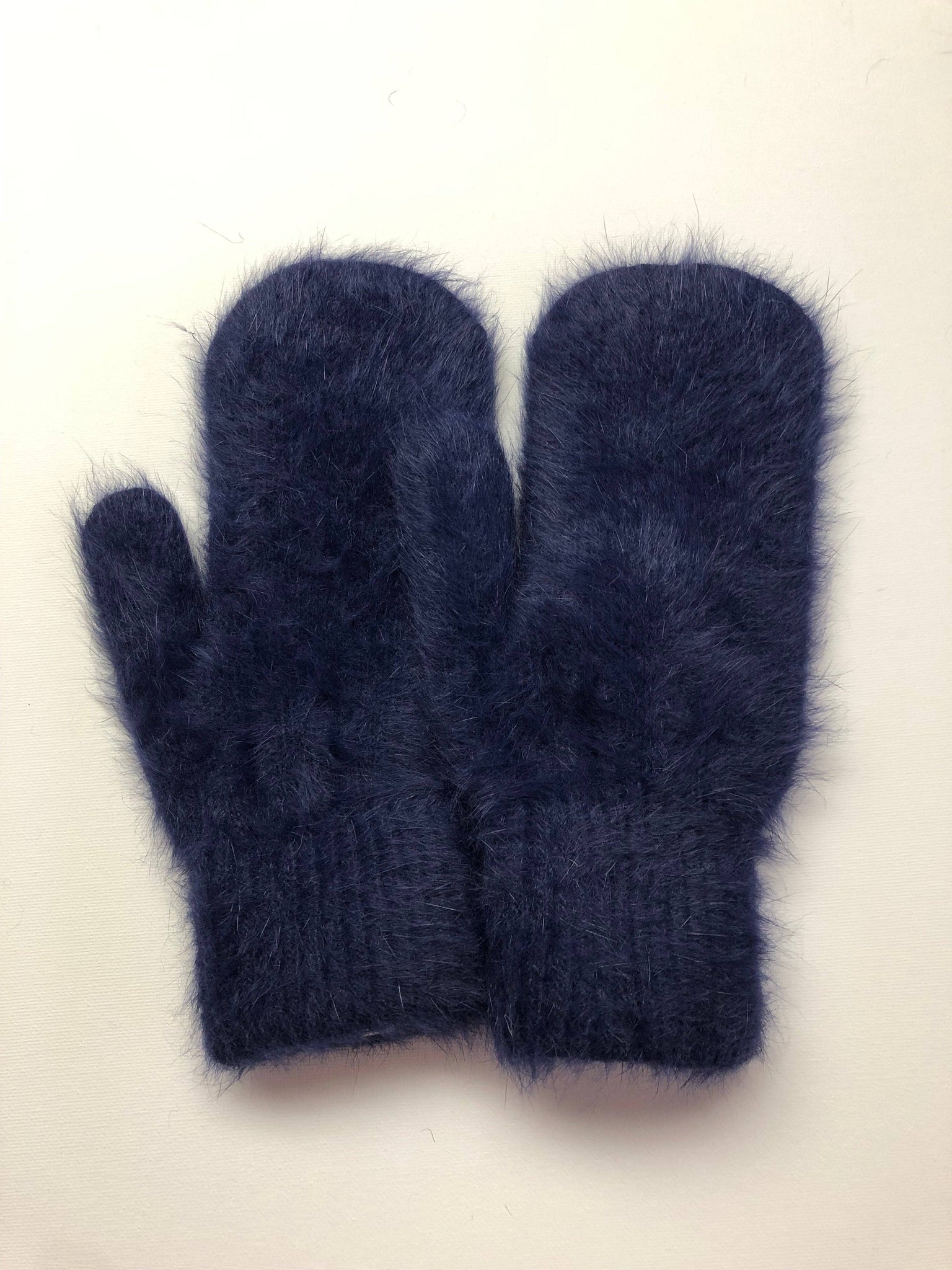 FLUFFY ANGORA MITTENS - neutral